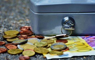 如何了解黄金品牌的黄金价格？这种了解对品牌选择有何帮助？