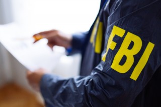 马斯克要求联邦 *** 雇员“交周报” FBI局长提醒员工：别回复