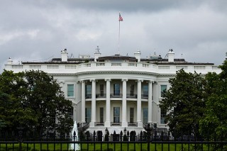 马斯克要求联邦 *** 雇员“交周报” FBI局长提醒员工：别回复
