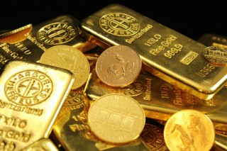 如何评估黄金交易的手续费？这些费用如何影响投资者的决策？
