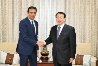 中国发展高层论坛2025年年会召开之际，龚正在京会见这些跨国公司高管