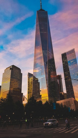 如何根据市场趋势选择投资房产？这种选择对投资回报有何影响？