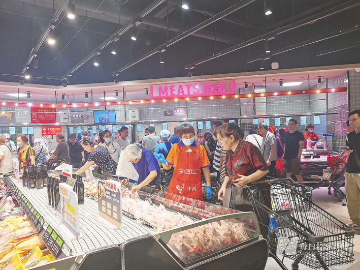 每经记者实探中百集团首家调改门店：整体降价约20% 商品结构与胖东来超九成一致  第2张
