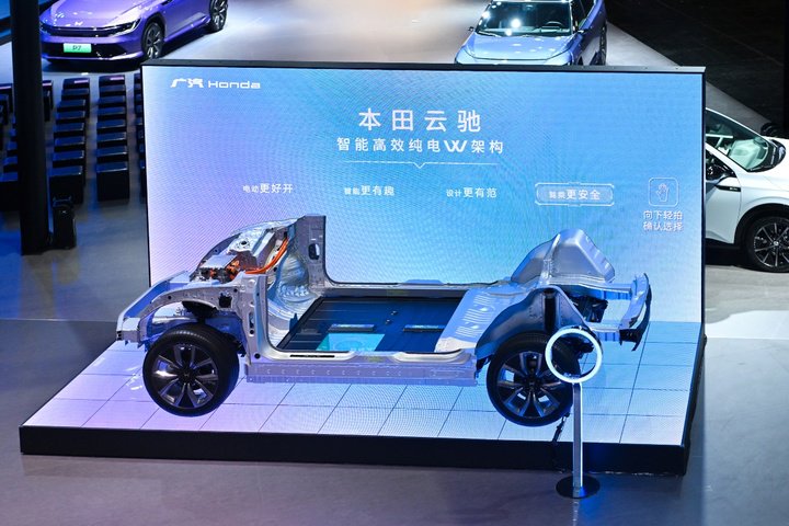 上海车展里的广汽本田烨 GT，展示了华为光场屏的新用法  第10张